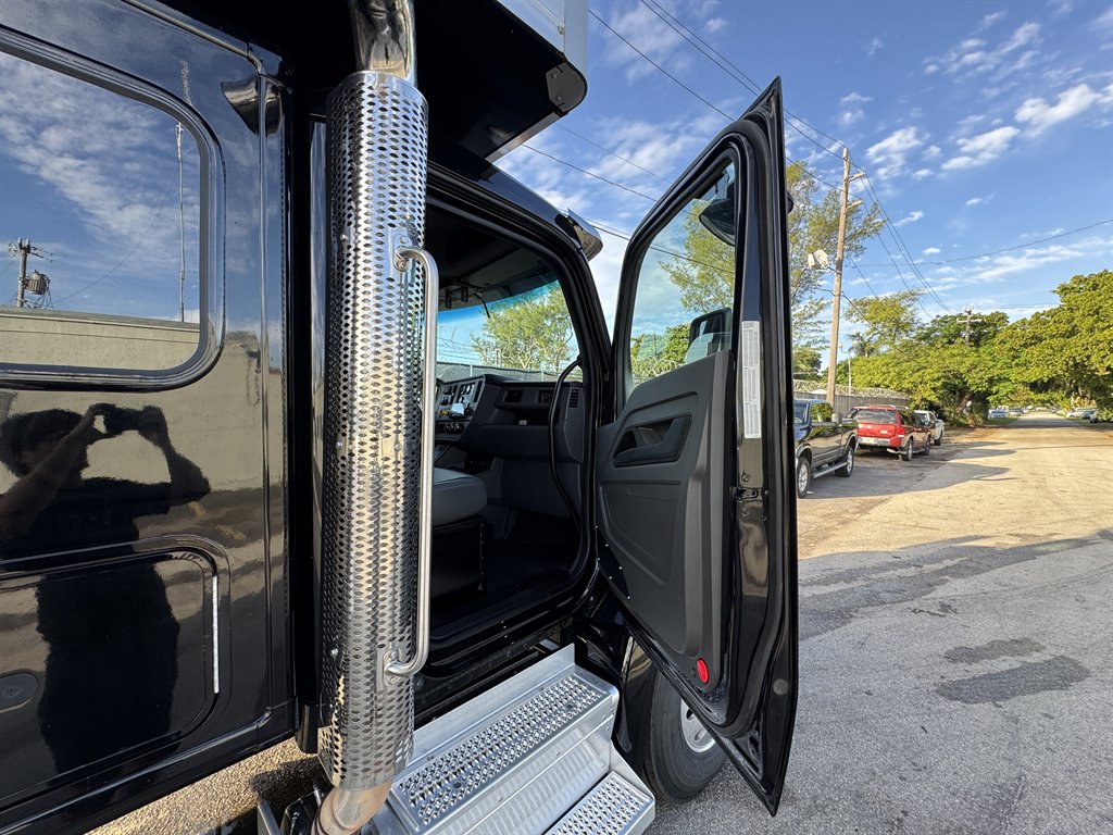 2025 Kenworth T600 - $88,995