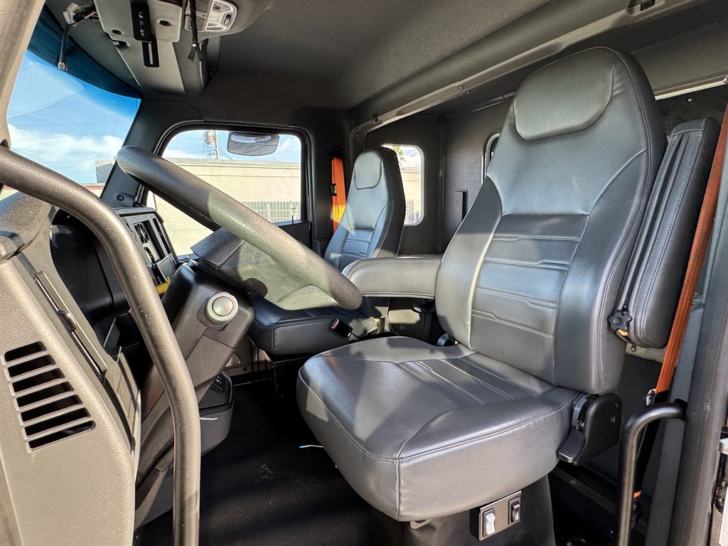 2025 Kenworth T600 - $88,995