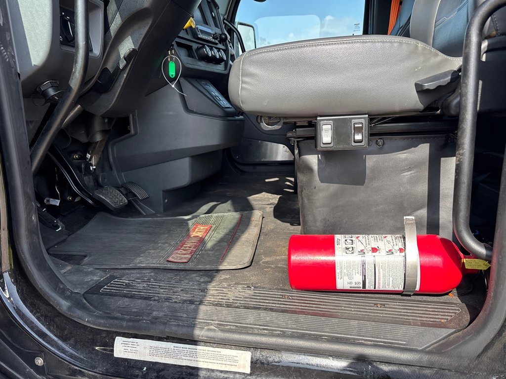 2025 Kenworth T600 - $88,995