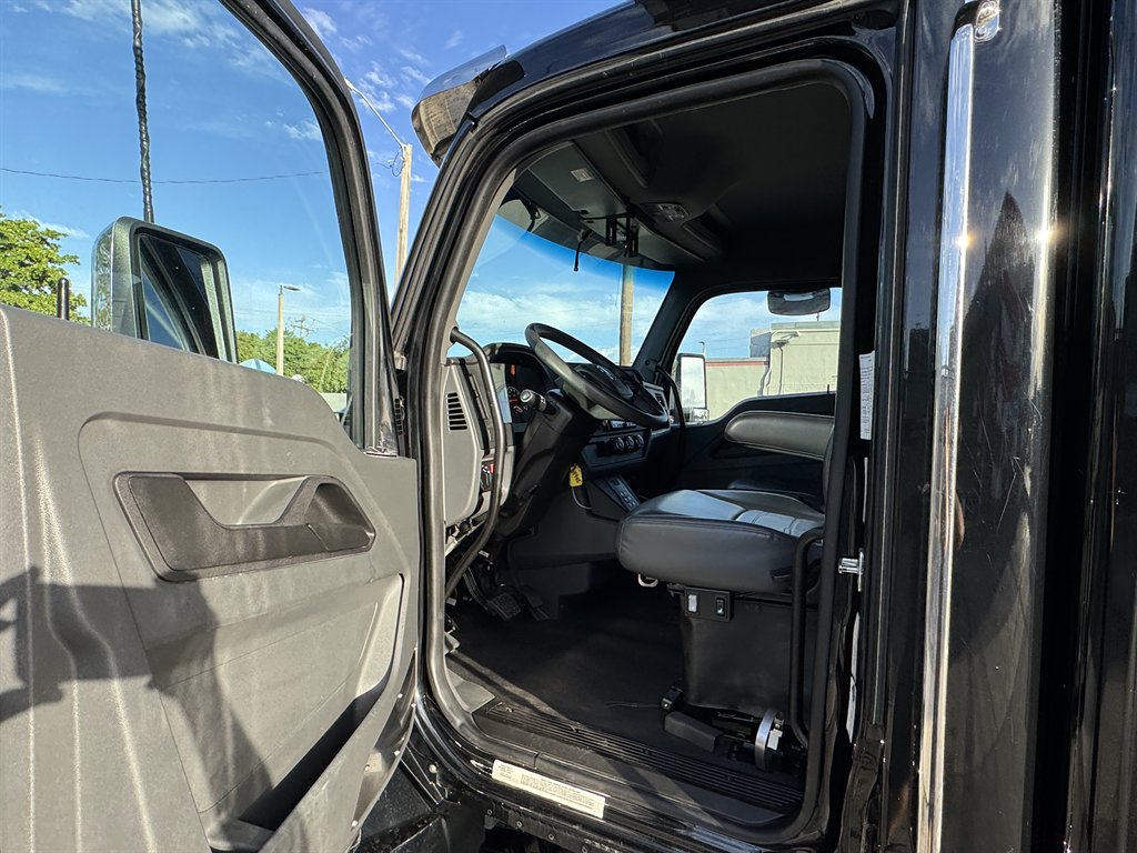 2025 Kenworth T600 - $88,995