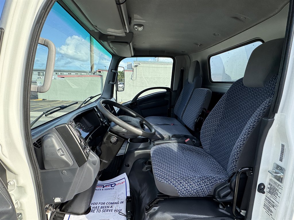 2023 Isuzu Npr-hd - $33,995