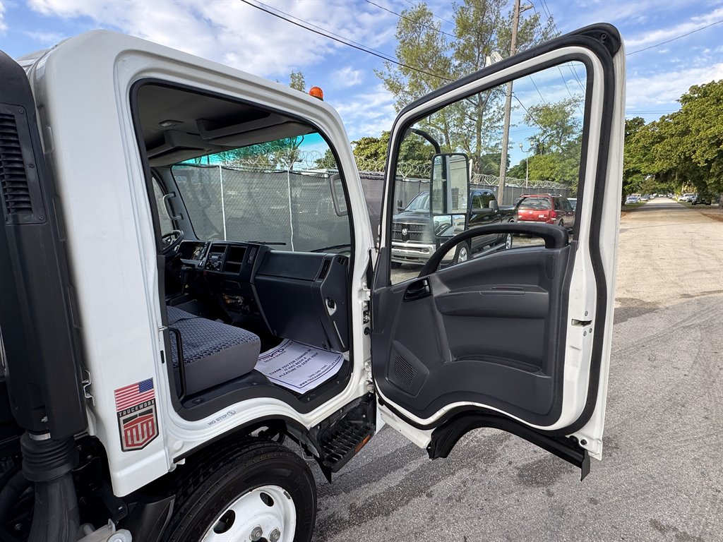 2023 Isuzu Npr-hd - $33,995