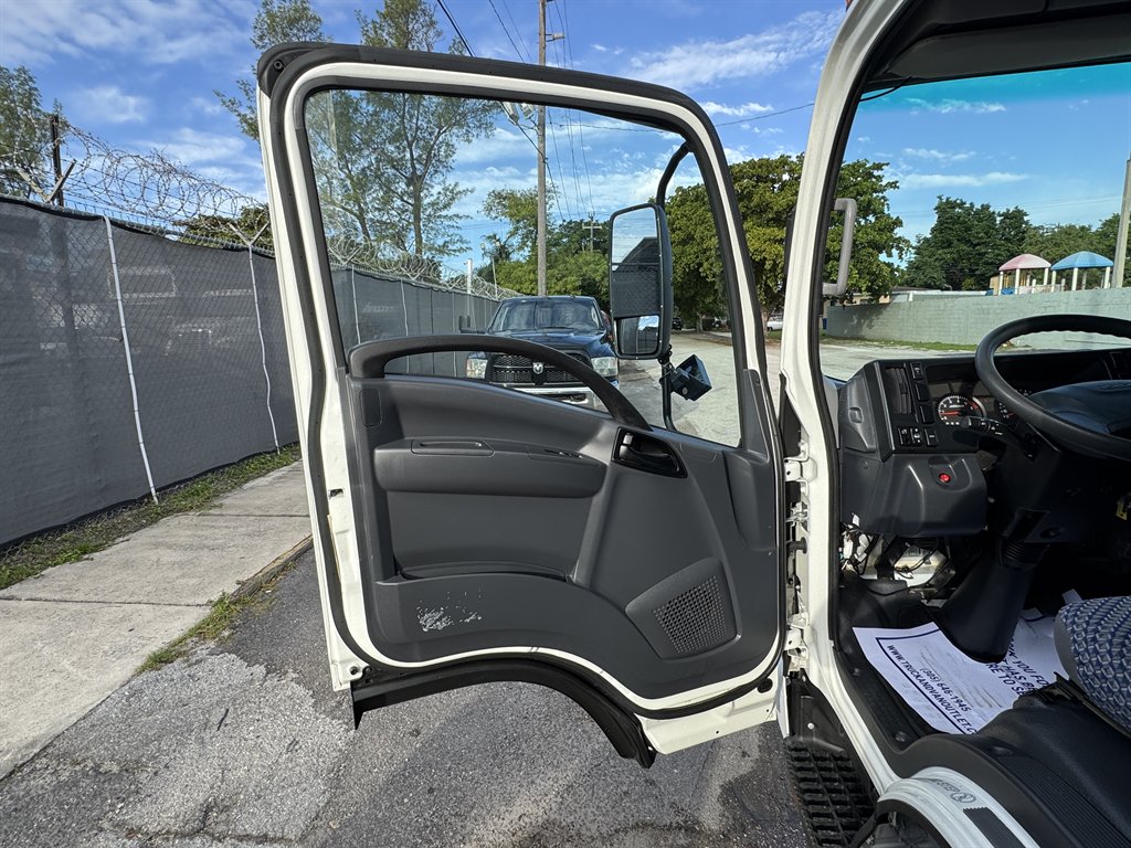 2023 Isuzu Npr-hd - $33,995