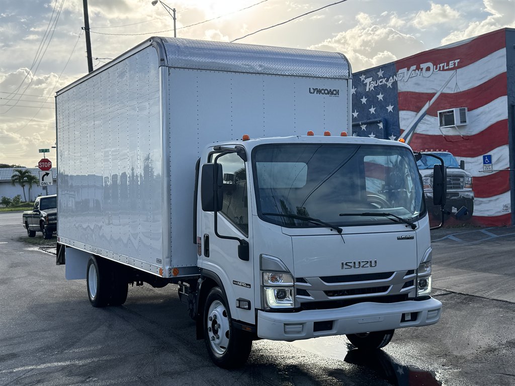 2023 Isuzu Npr-hd - $33,995