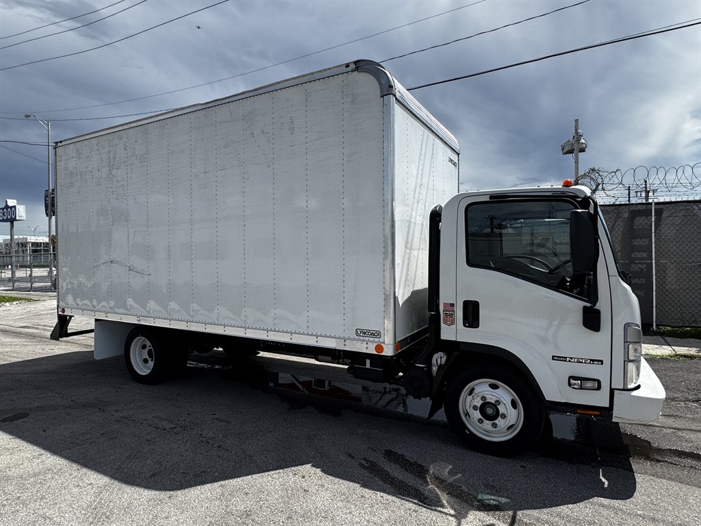 2023 Isuzu Npr-hd - $31,995