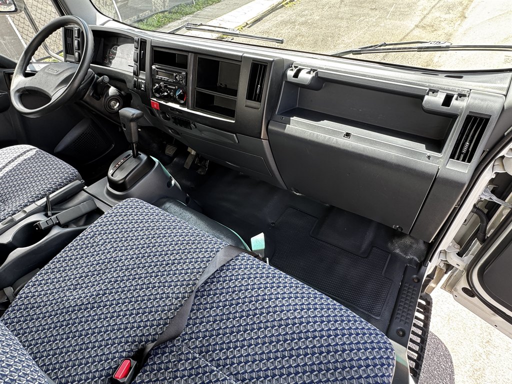 2023 Isuzu Npr-hd - $31,995
