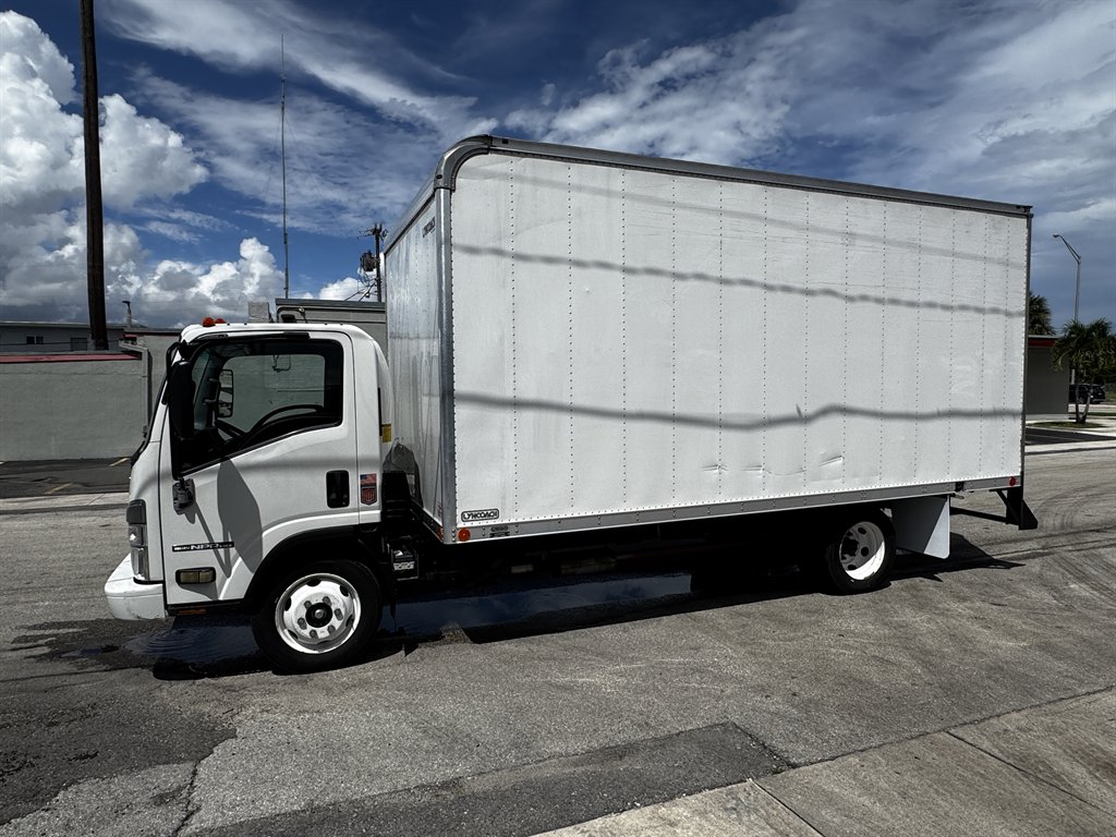 2023 Isuzu Npr-hd - $31,995