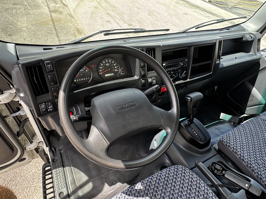 2023 Isuzu Npr-hd - $31,995