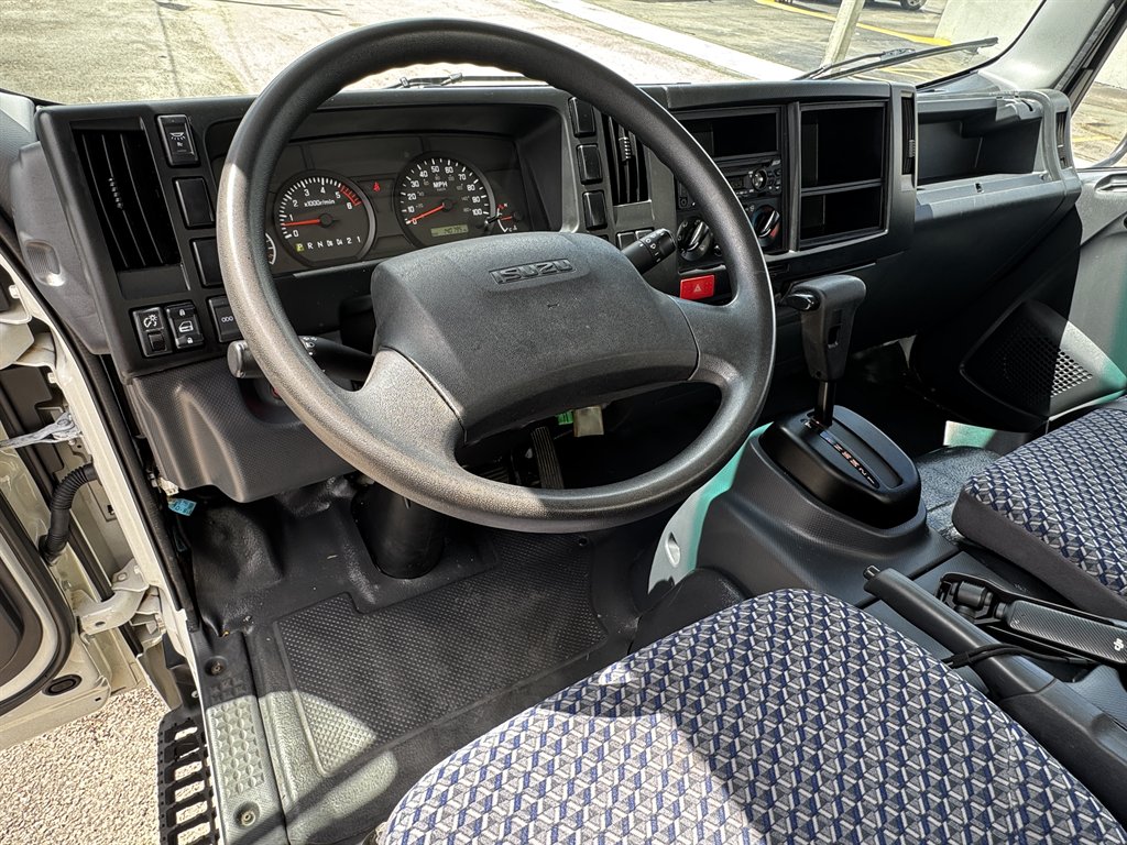 2023 Isuzu Npr-hd - $31,995