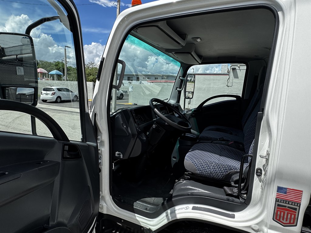 2023 Isuzu Npr-hd - $31,995