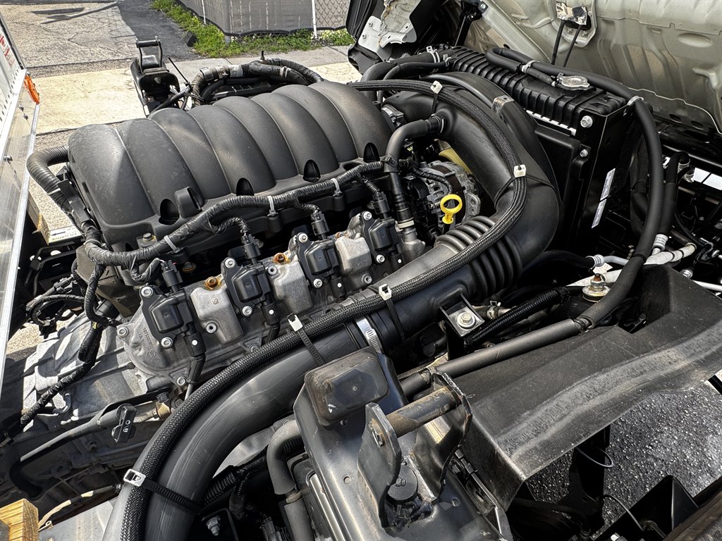 2023 Isuzu Npr-hd - $31,995