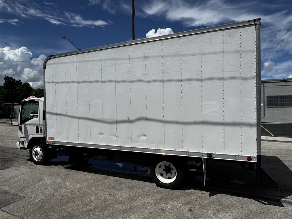 2023 Isuzu Npr-hd - $31,995