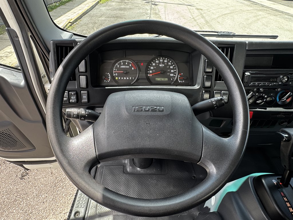 2023 Isuzu Npr-hd - $31,995