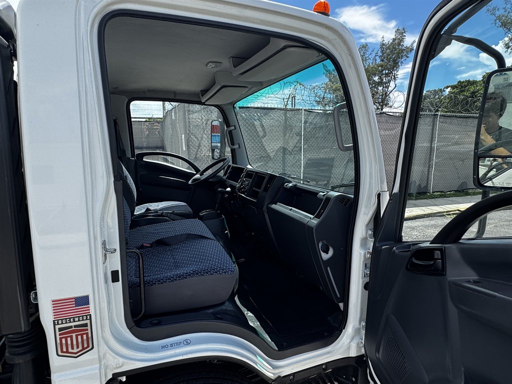 2023 Isuzu Npr-hd - $31,995