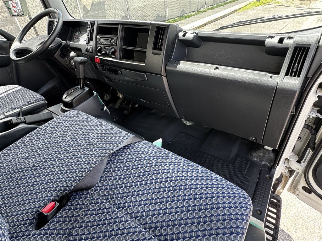 2023 Isuzu Npr-hd - $31,995