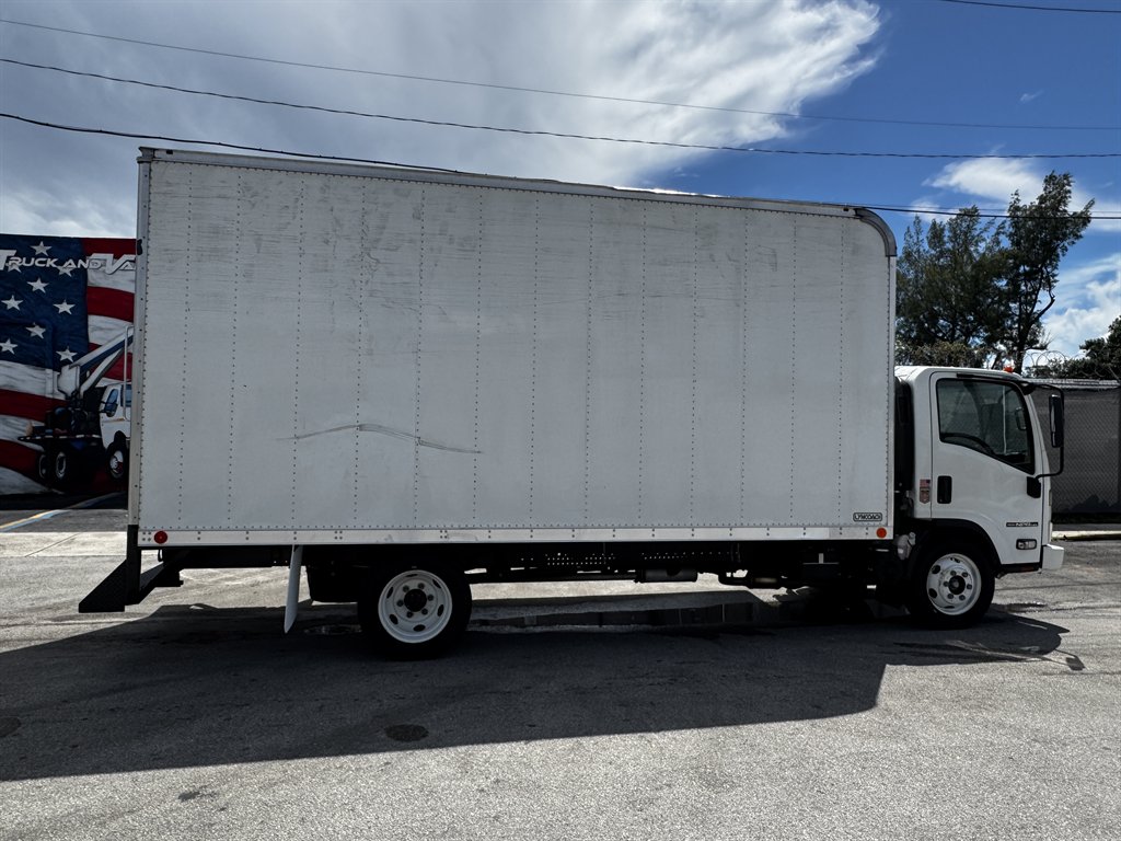 2023 Isuzu Npr-hd - $31,995