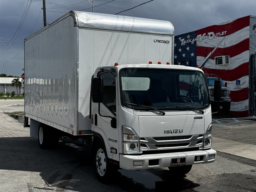 2023 Isuzu Npr-hd - $31,995
