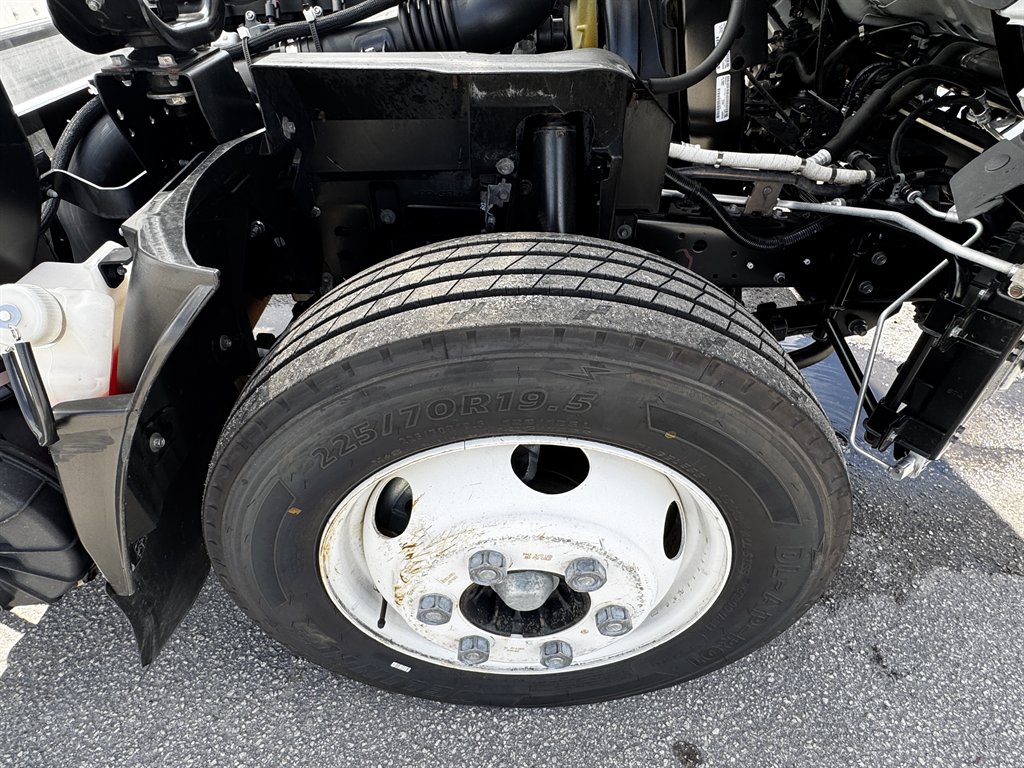 2023 Isuzu Npr-hd - $31,995