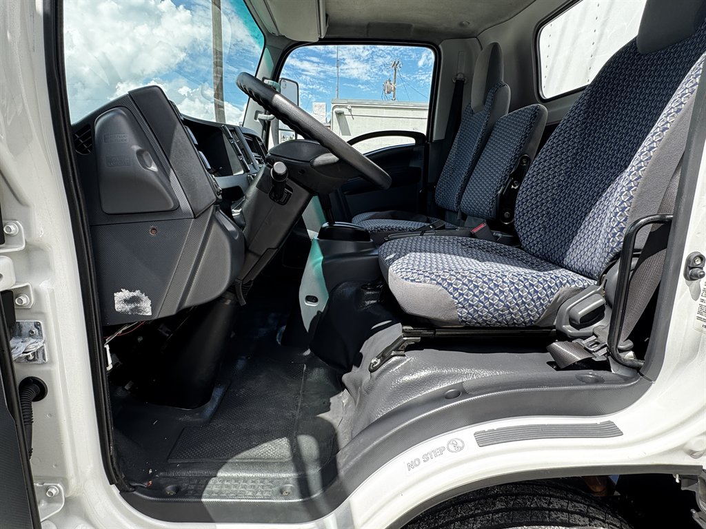 2023 Isuzu Npr-hd - $31,995