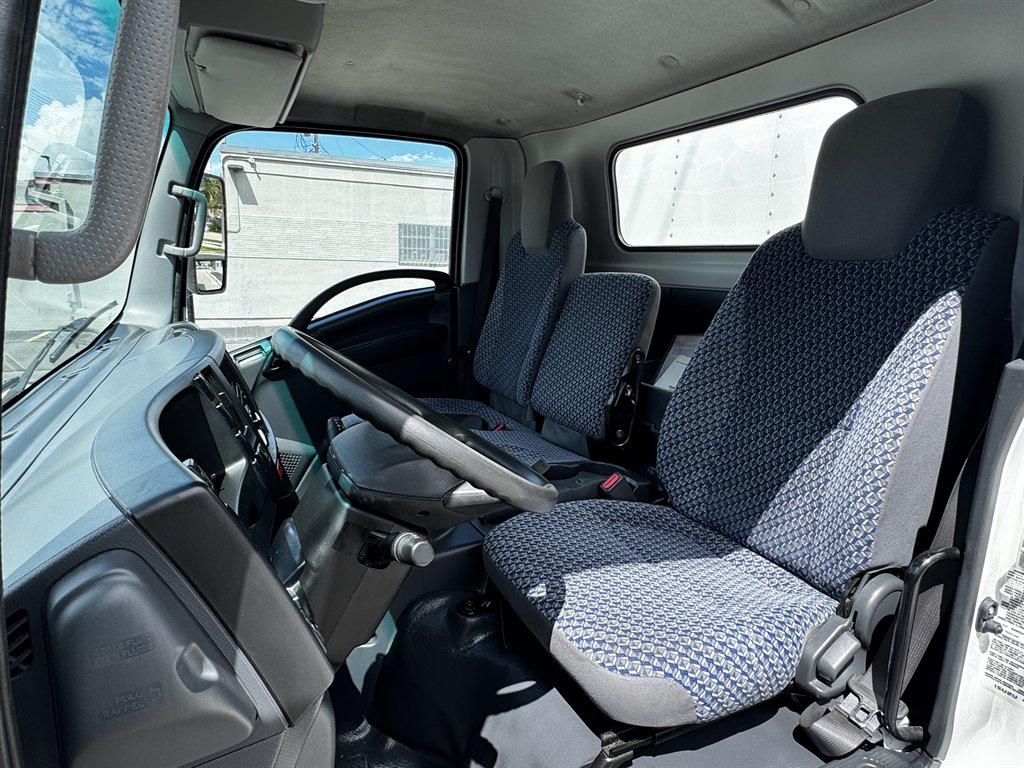 2023 Isuzu Npr-hd - $31,995