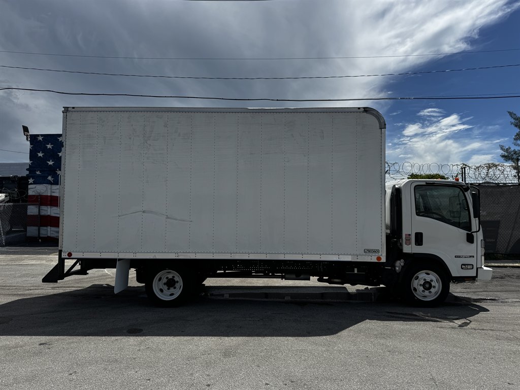 2023 Isuzu Npr-hd - $31,995