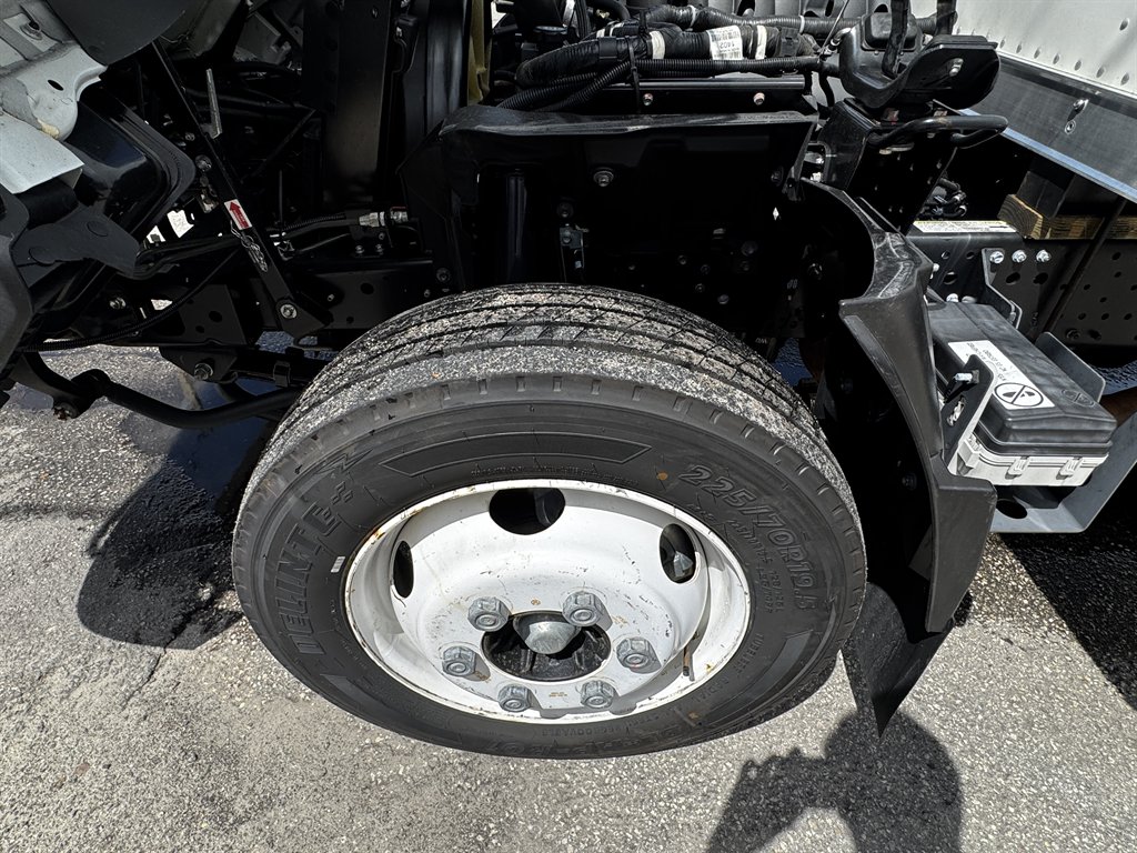2023 Isuzu Npr-hd - $31,995