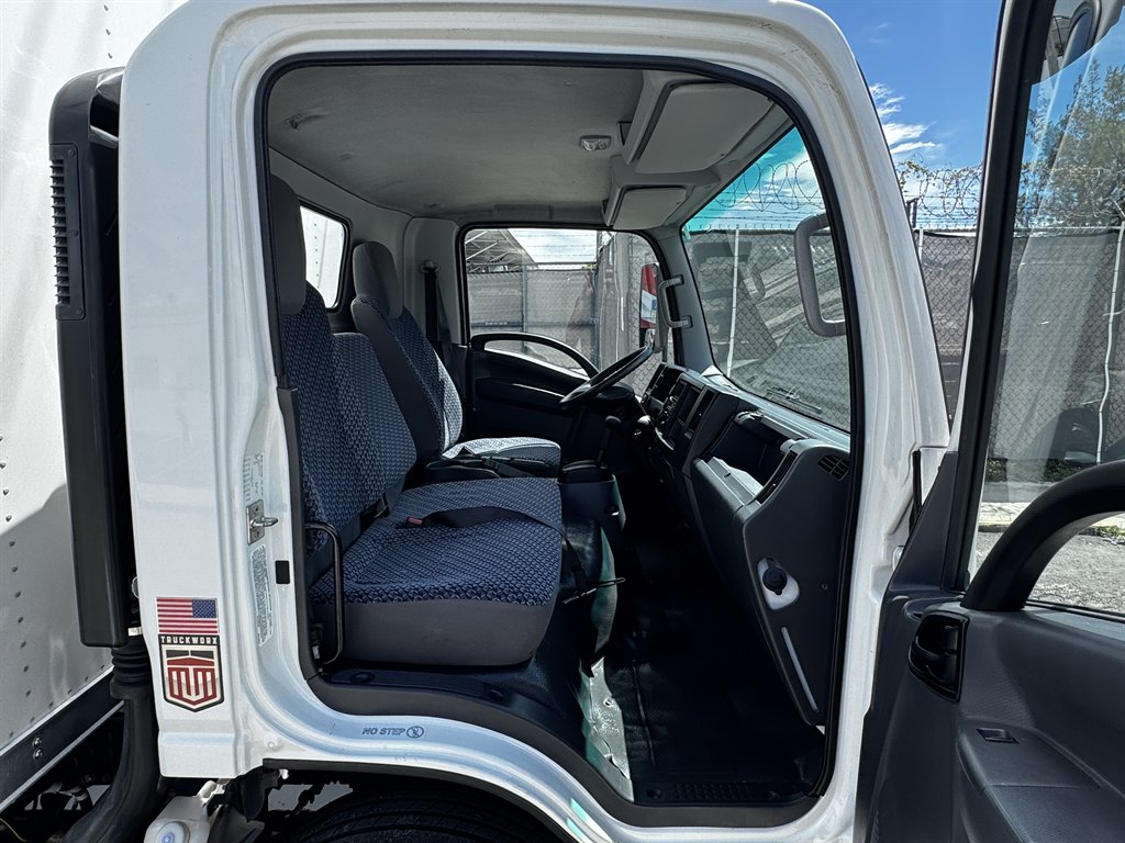 2023 Isuzu Npr-hd - $31,995