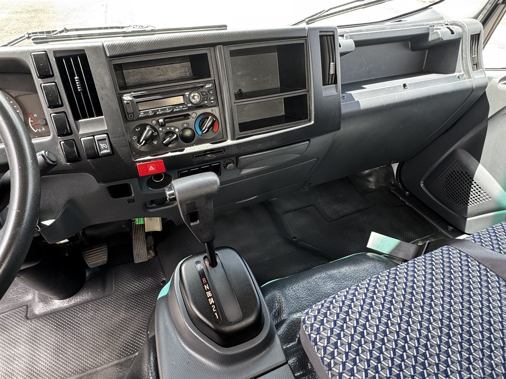 2023 Isuzu Npr-hd - $31,995