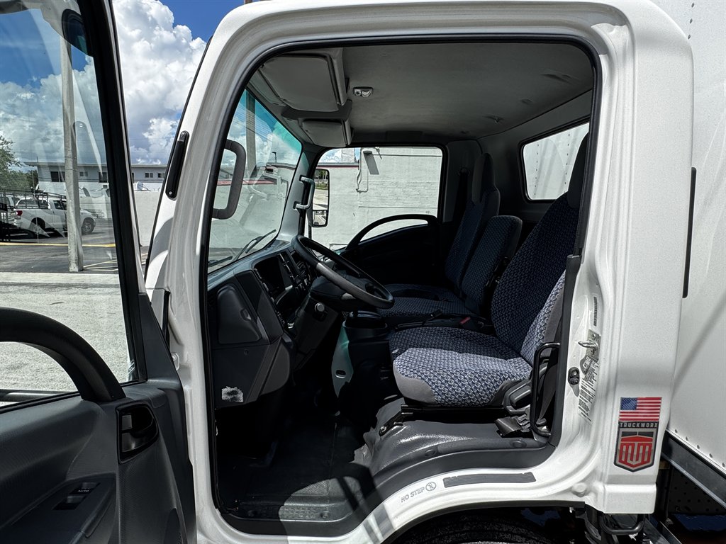 2023 Isuzu Npr-hd - $31,995