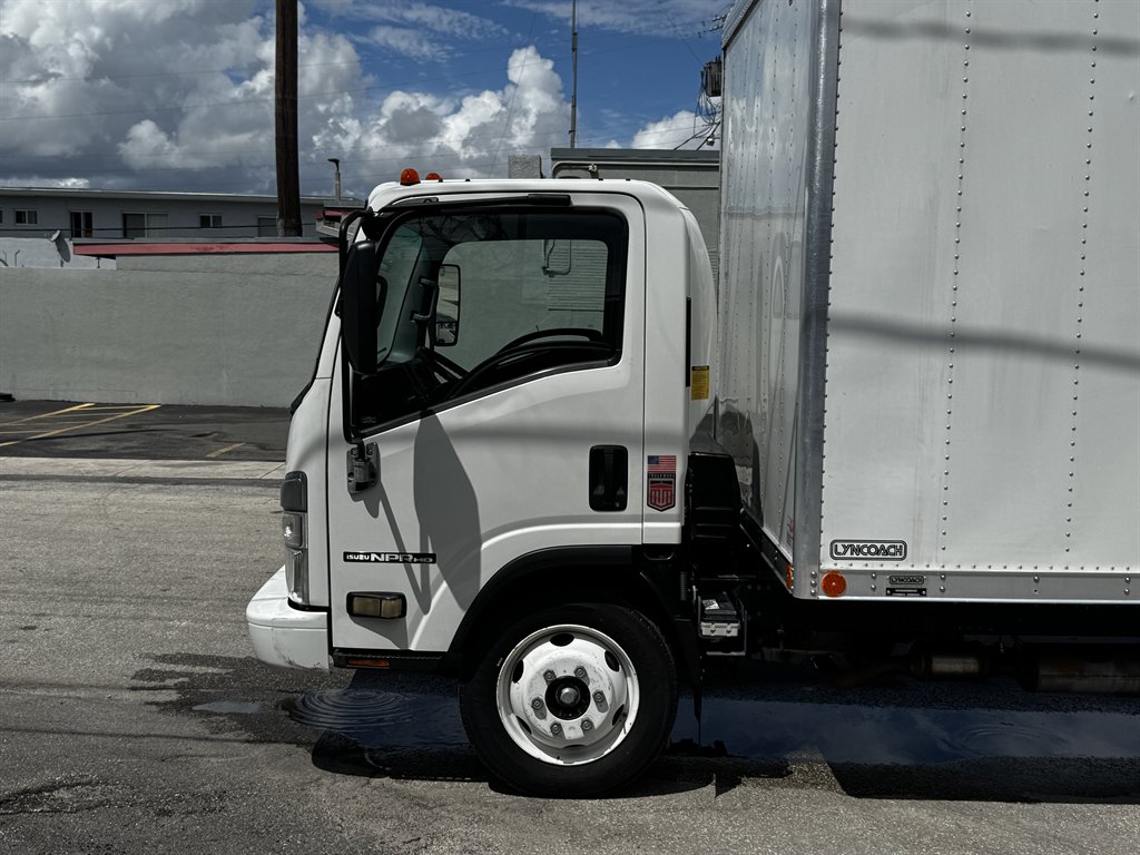 2023 Isuzu Npr-hd - $31,995