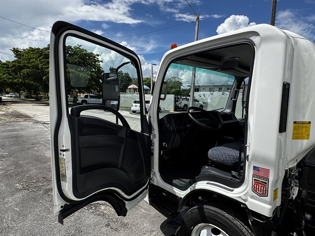 2023 Isuzu Npr-hd - $31,995