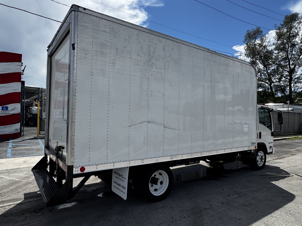 2023 Isuzu Npr-hd - $31,995
