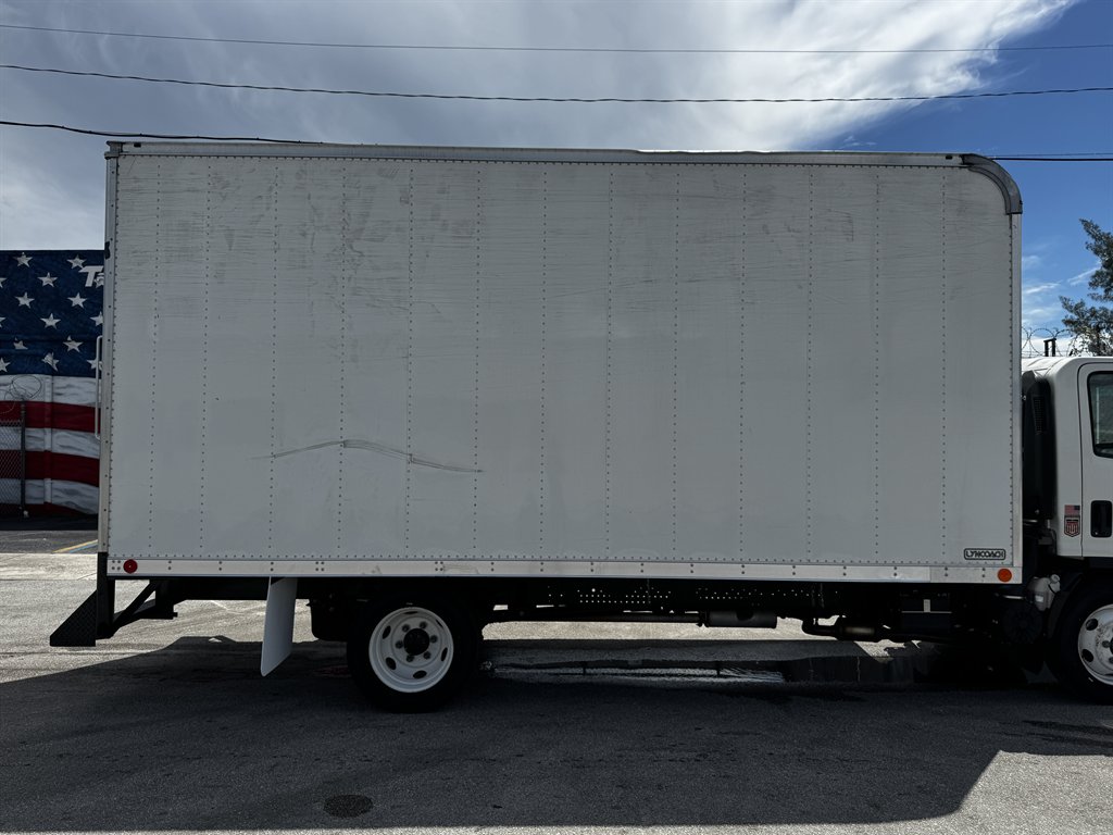 2023 Isuzu Npr-hd - $31,995