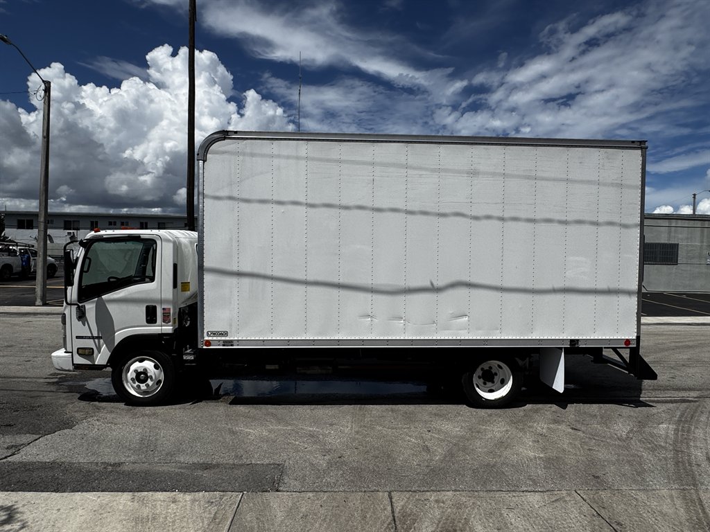 2023 Isuzu Npr-hd - $31,995