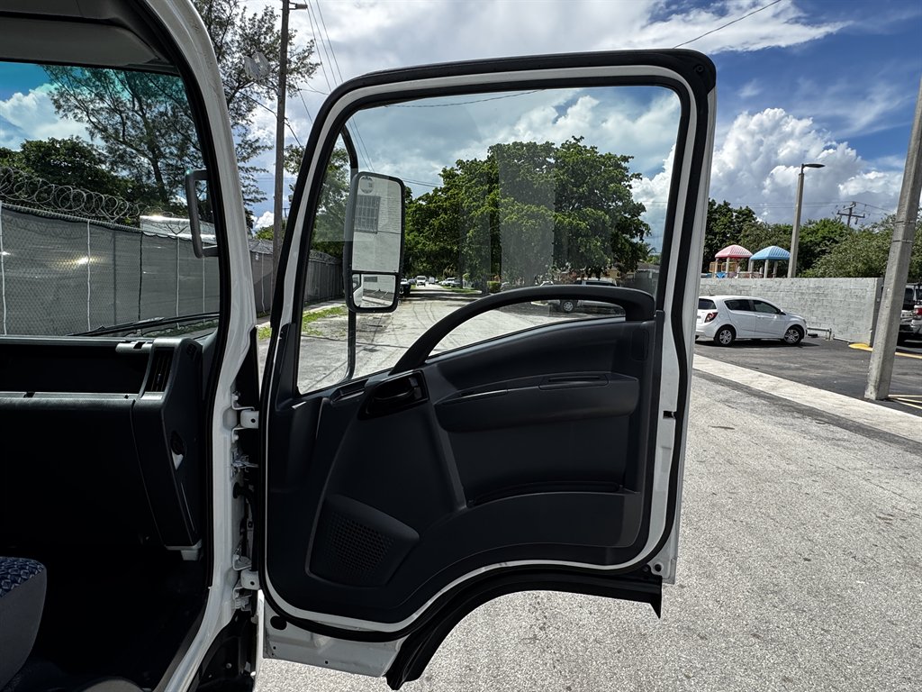 2023 Isuzu Npr-hd - $31,995