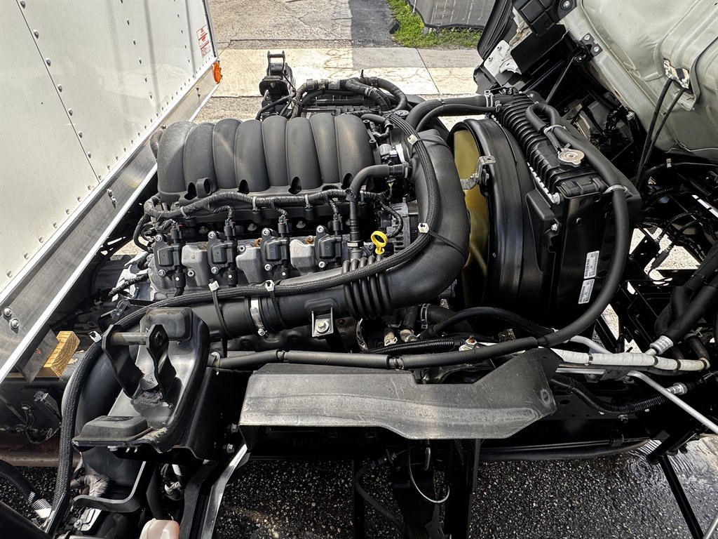 2023 Isuzu Npr-hd - $31,995