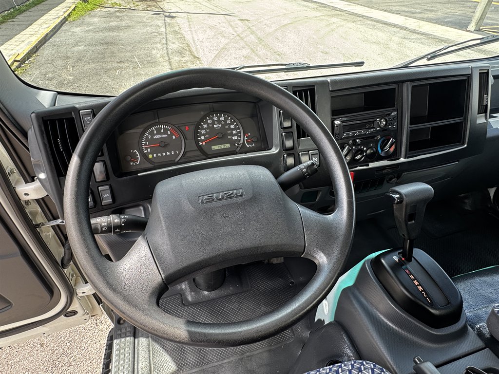 2023 Isuzu Npr-hd - $31,995