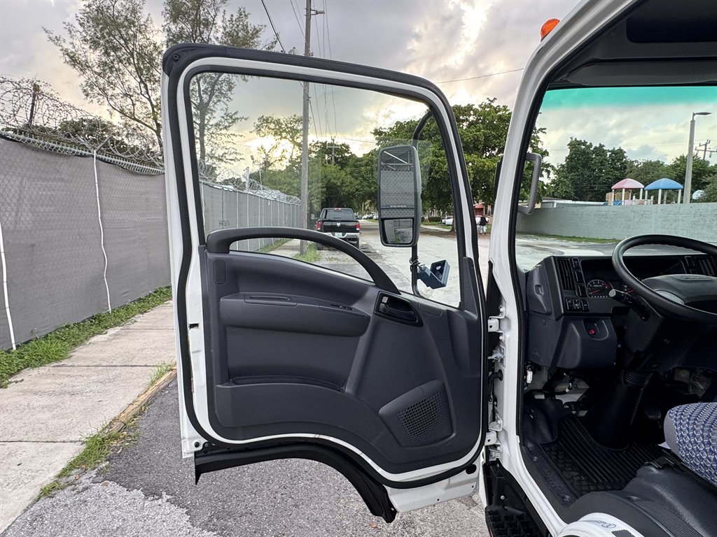 2023 Isuzu Npr-hd - $28,995