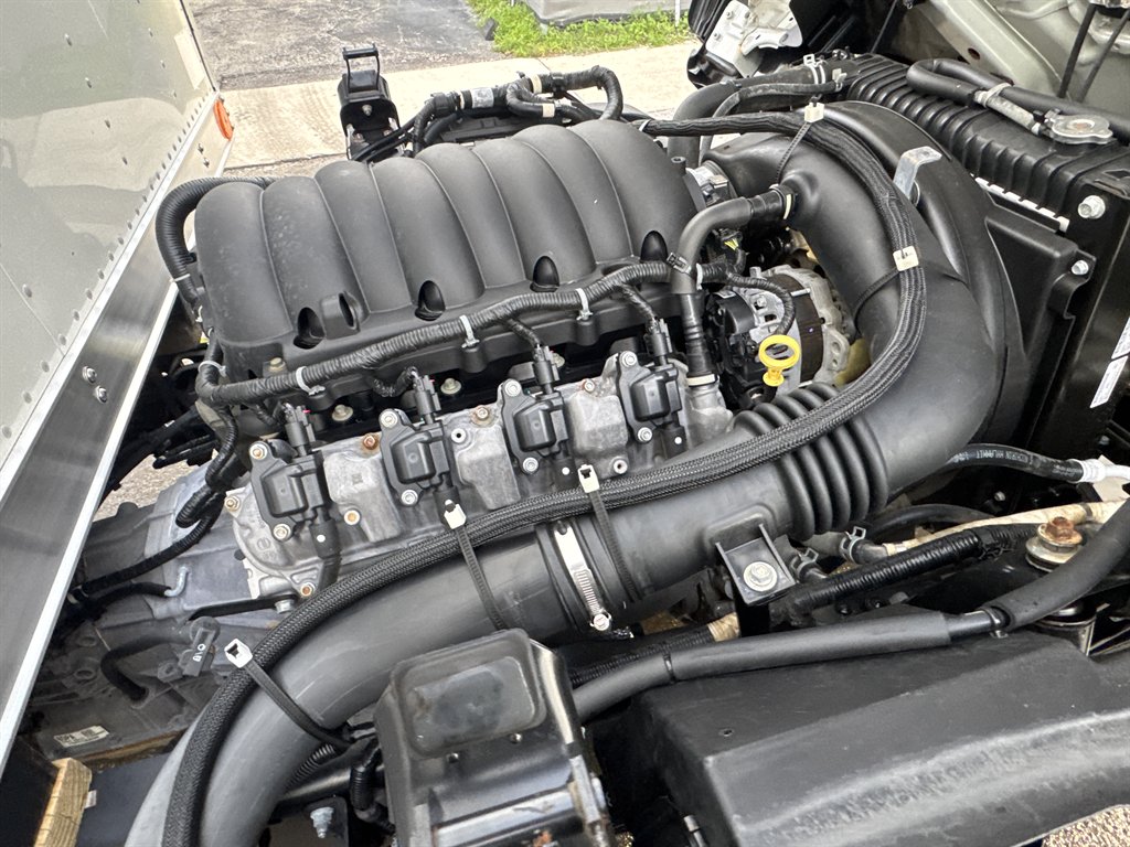 2023 Isuzu Npr-hd - $28,995