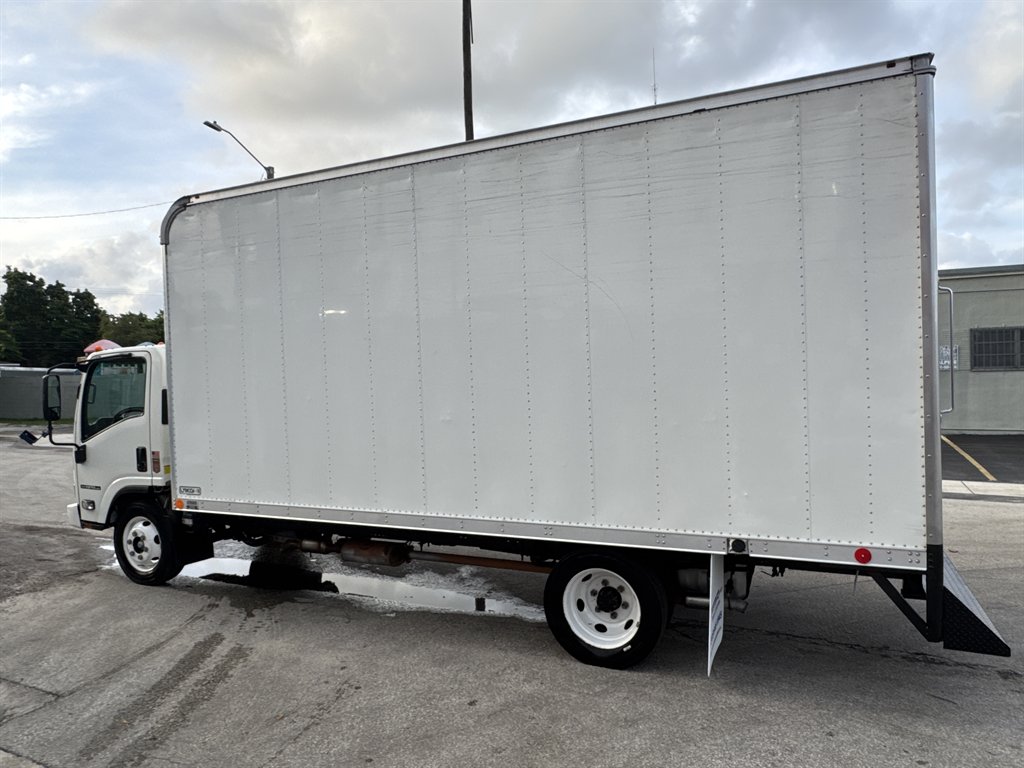 2023 Isuzu Npr-hd - $28,995