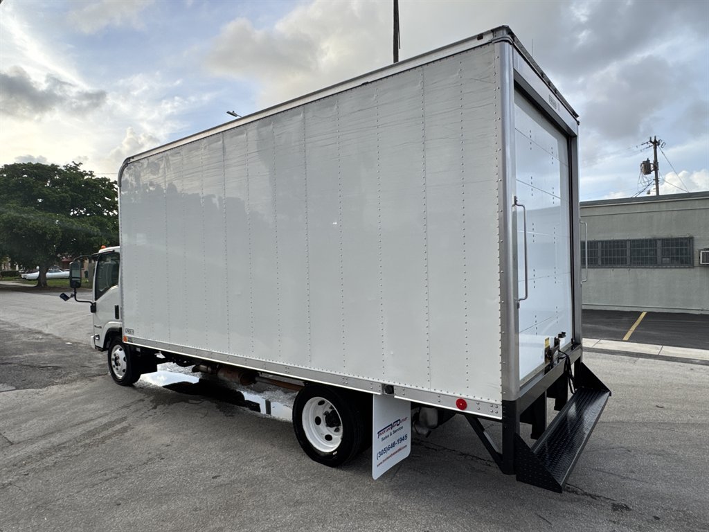 2023 Isuzu Npr-hd - $28,995