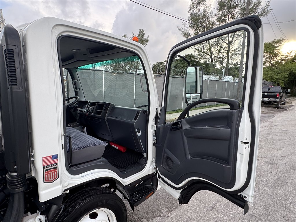 2023 Isuzu Npr-hd - $28,995