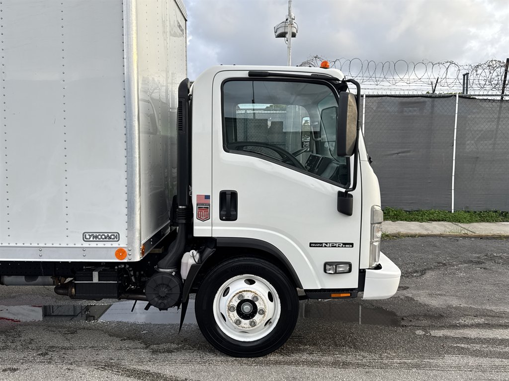 2023 Isuzu Npr-hd - $28,995