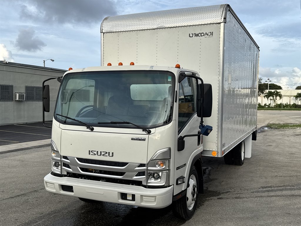 2023 Isuzu Npr-hd - $28,995