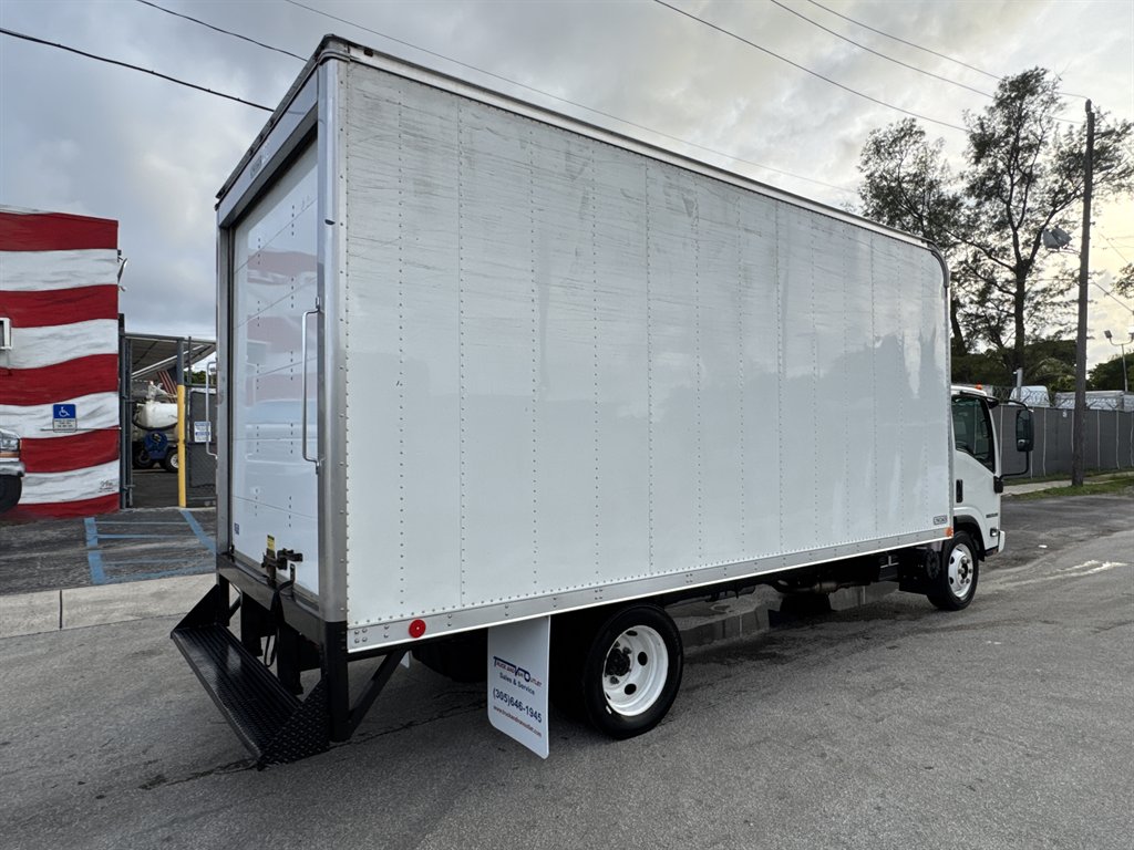 2023 Isuzu Npr-hd - $28,995