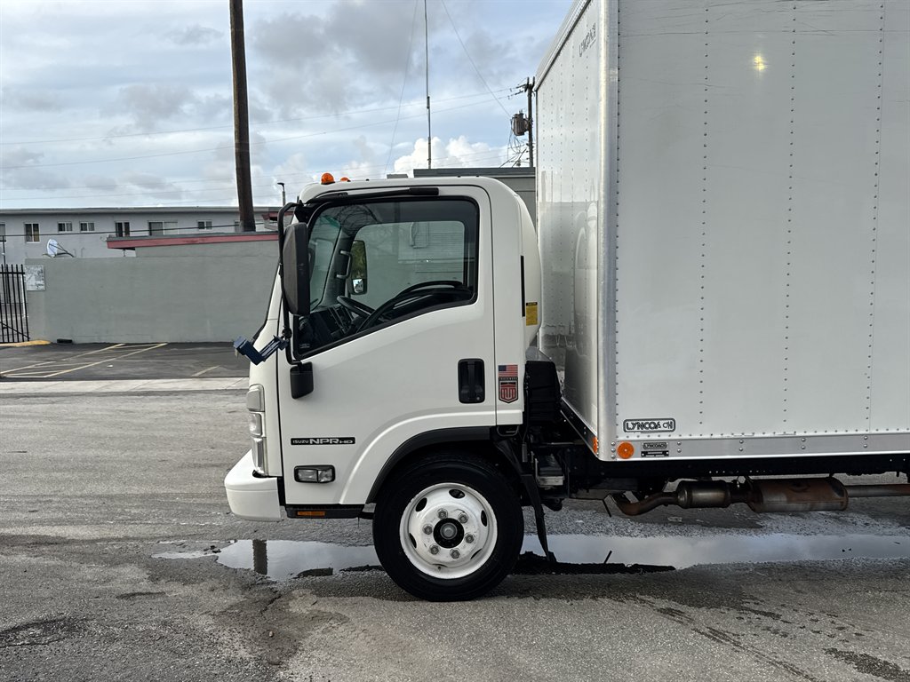 2023 Isuzu Npr-hd - $28,995