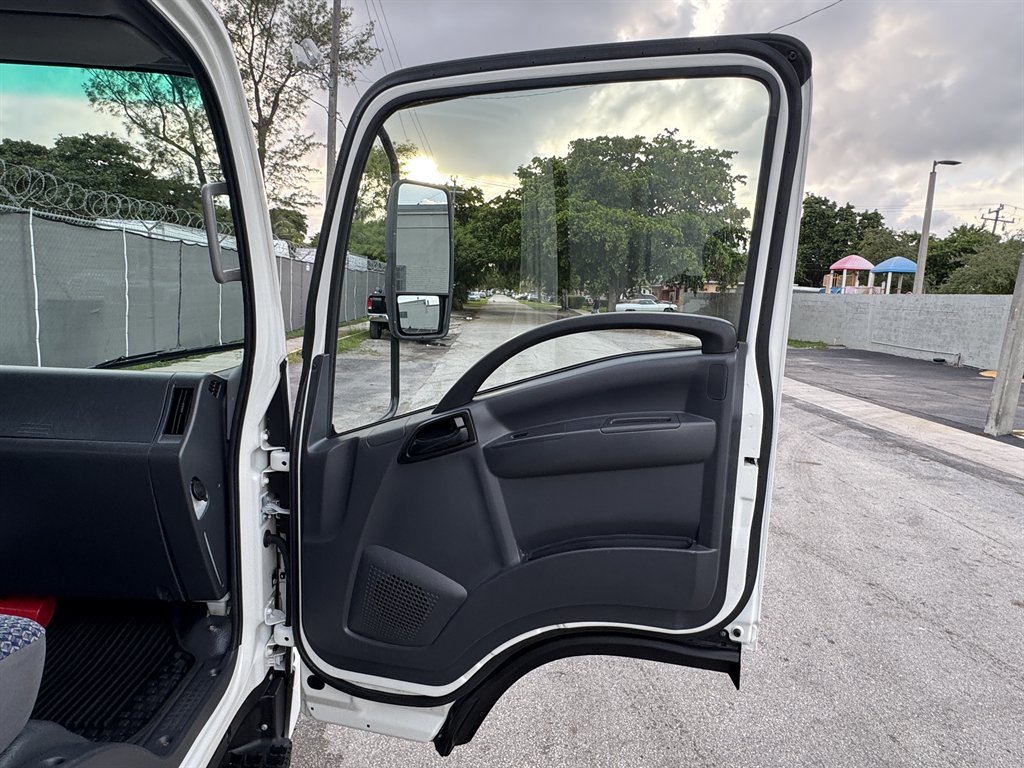2023 Isuzu Npr-hd - $28,995