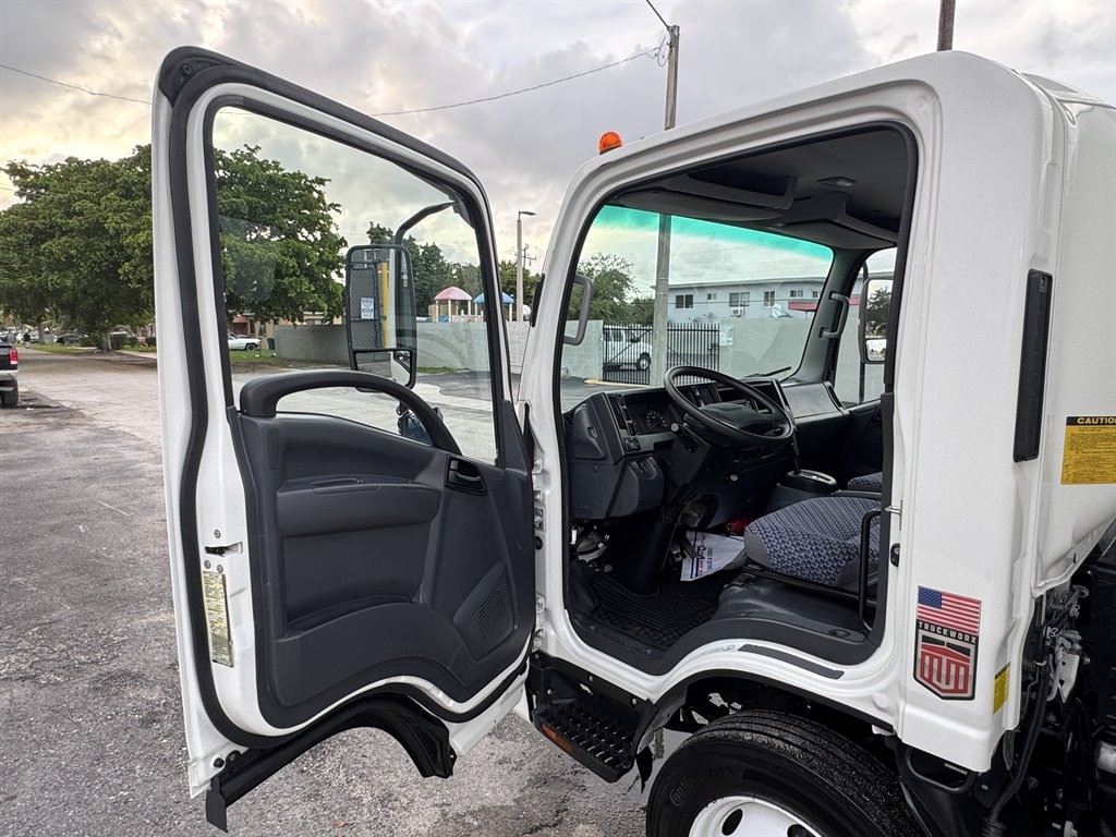 2023 Isuzu Npr-hd - $28,995