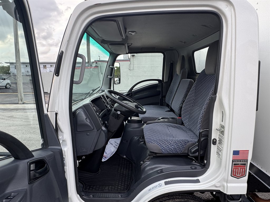 2023 Isuzu Npr-hd - $28,995