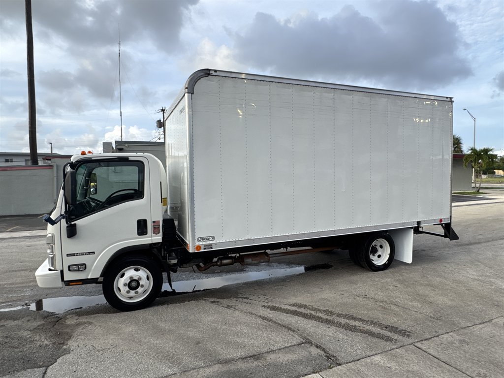 2023 Isuzu Npr-hd - $28,995